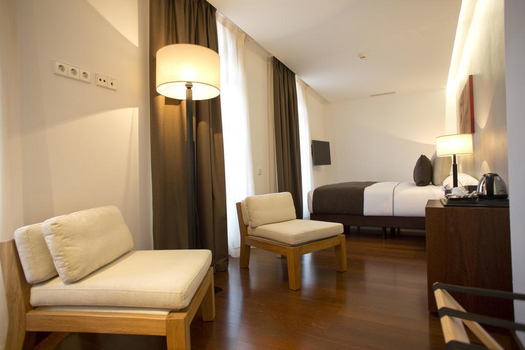 Carris Ribeira 4* Oporto